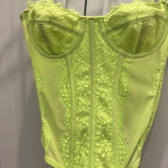 Corset - Picture 2 of 4